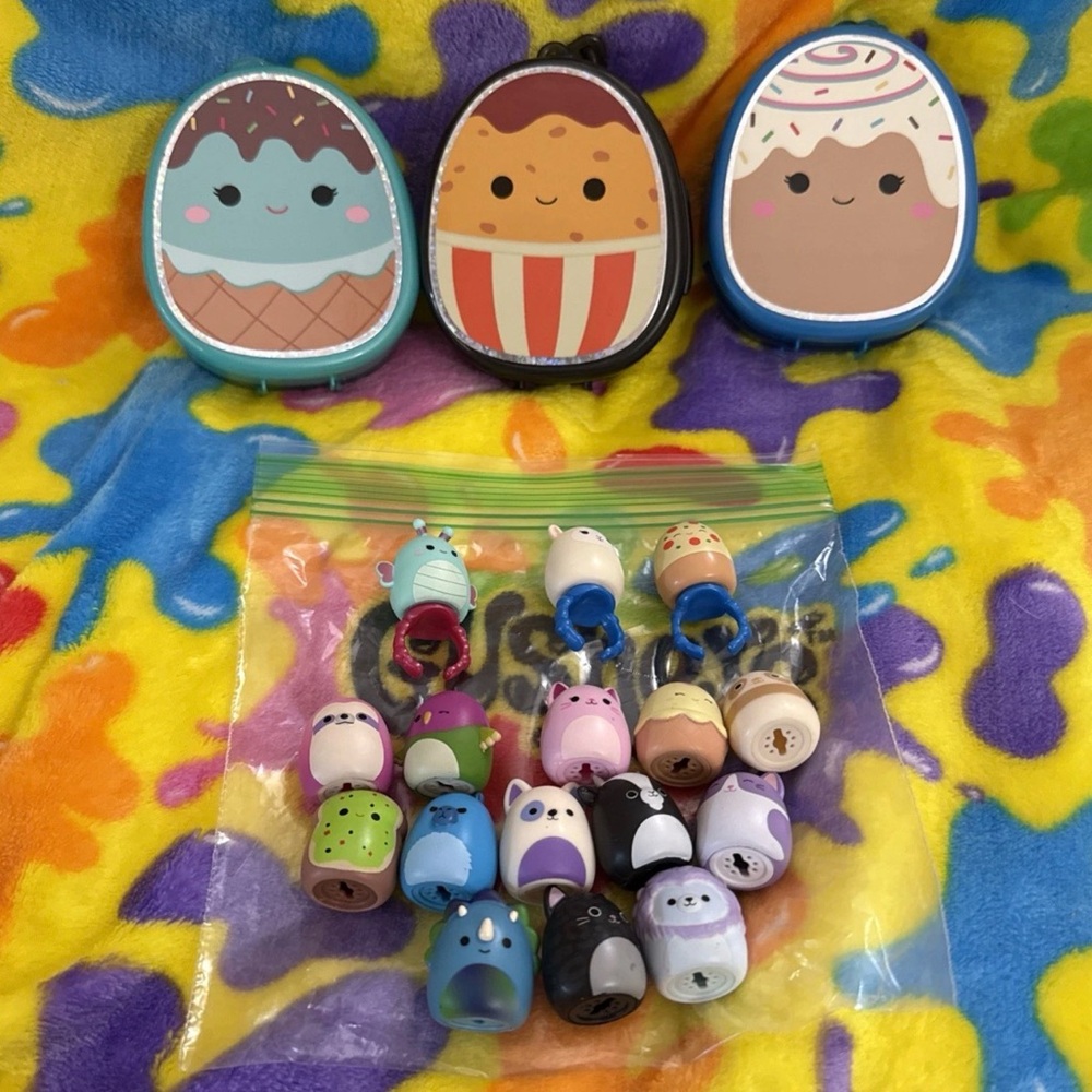 Squish-along Bundle: 3 Cases, 3 ring bases, 16 toppers.IGC